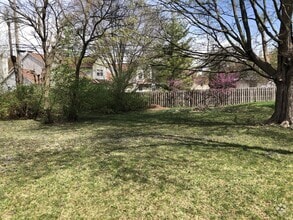 Building Photo - 1 bed 1 bath, 844 square foot home located...