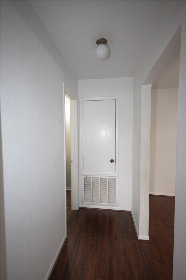 Building Photo - 8100 Cambridge St