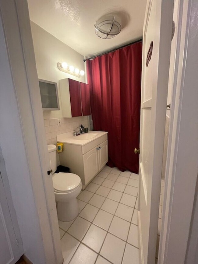 Building Photo - Westchester Home Perfect for Plant/Garden ...