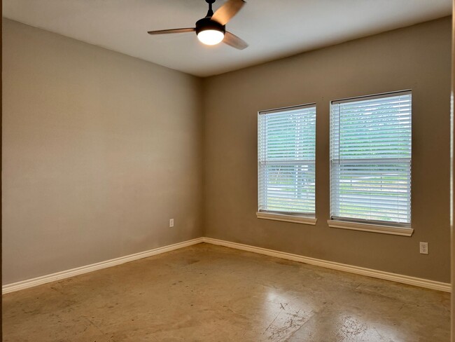 Building Photo - 13209 County Rd 499