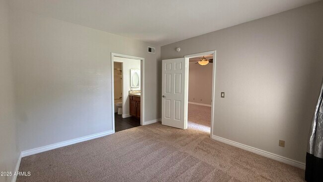 Building Photo - 1825 W Ray Rd