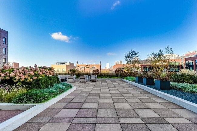 Building Photo - 230 W Division St