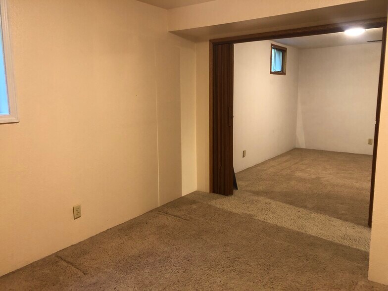 Building Photo - 420 NW Dack St