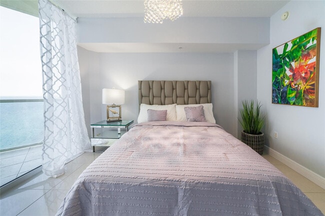 Building Photo - 16699 Collins Ave