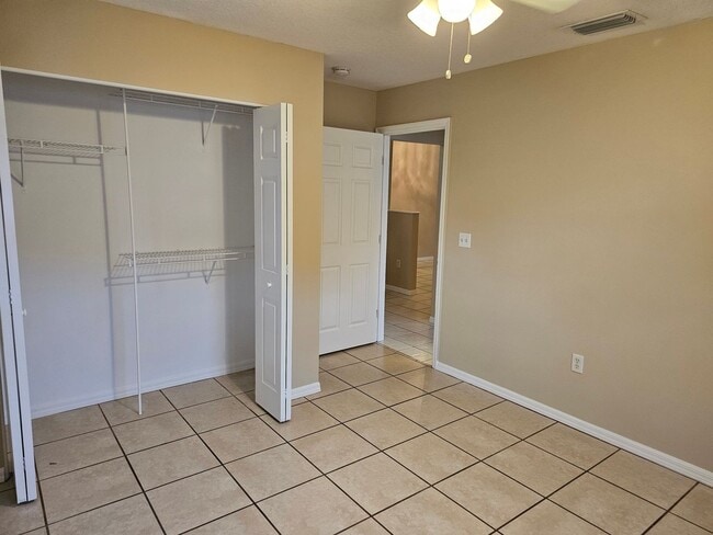 Building Photo - 627 25th Dr E