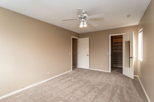 Building Photo - Cozy 2-Bed Condo with Fireplace, Garage & Pool Access Near Shopping!