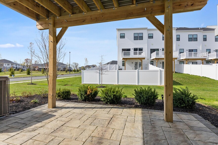 Building Photo - 1 Sage Way