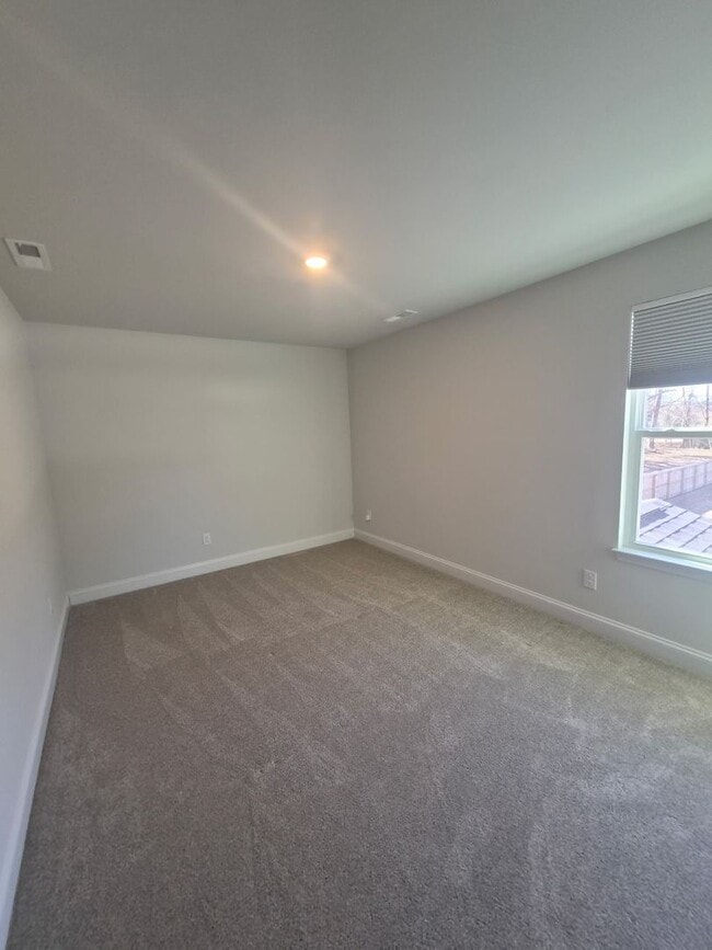 Building Photo - 301 Harvest Mdw Xing