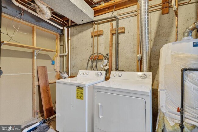 Building Photo - 5320 Larochelle Ct