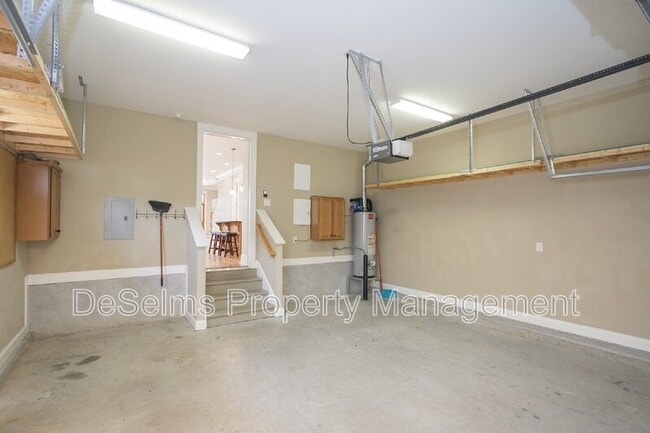 Building Photo - 3866 Somers Ln