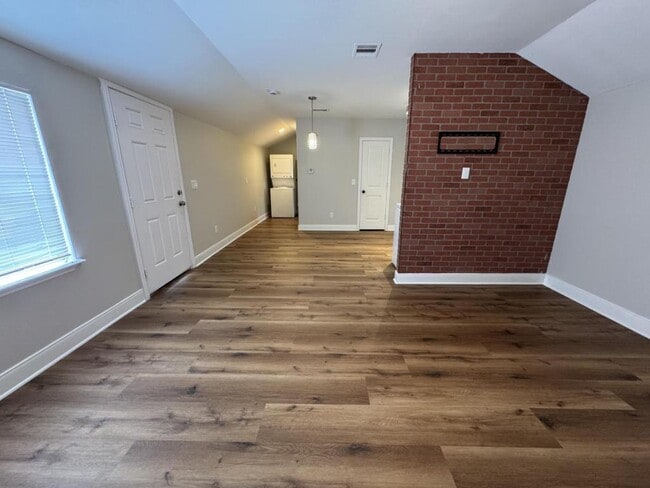 Building Photo - 8001 Brutus St