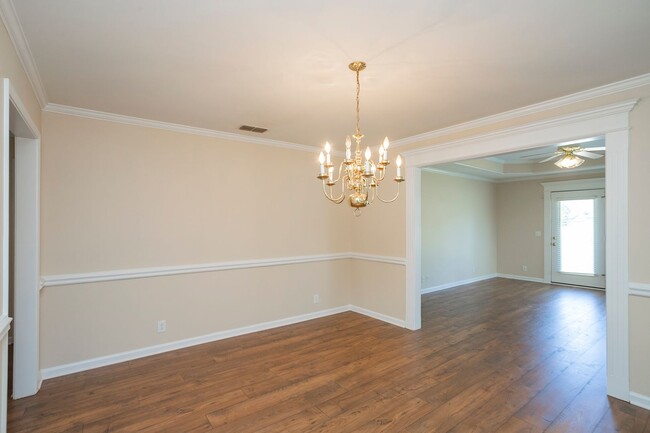 Building Photo - Lovely Townhome in Murfreesboro!