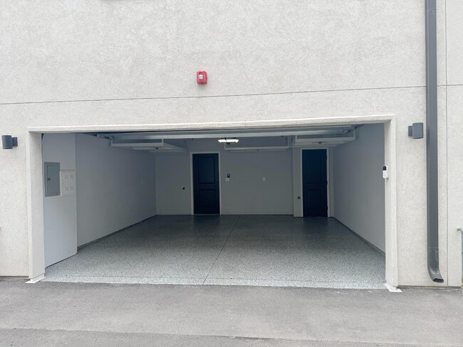 Building Photo - 359 N 700 W