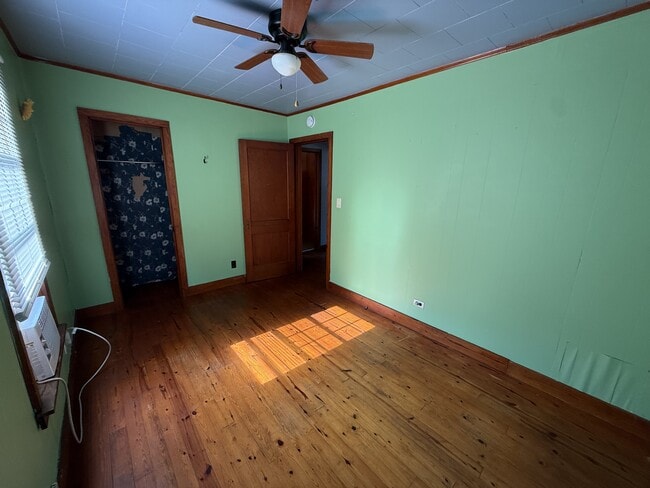 Building Photo - 347 S Cedar St