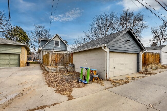 Building Photo - 1835 S Sherman St