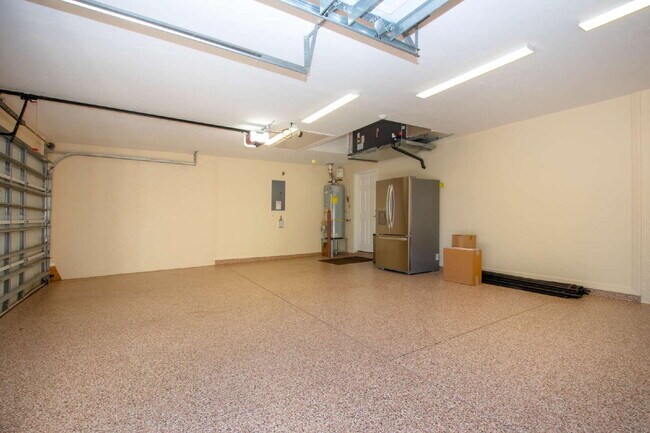 Building Photo - Rarely available executive home in The Ham...