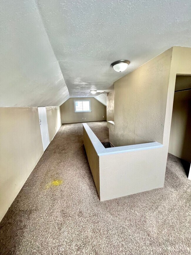 Building Photo - NEW LISTING! 3 Bedroom House!