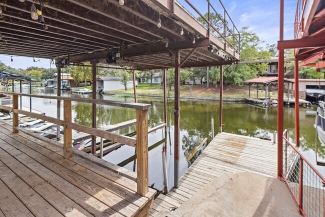 Building Photo - 902-902 Sherwood Forest Dr