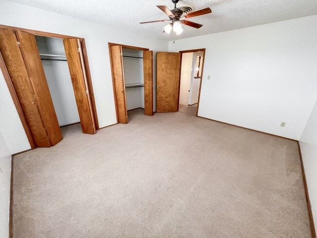 Building Photo - Spacious 2 Bedroom Apartment Available in Hobbs