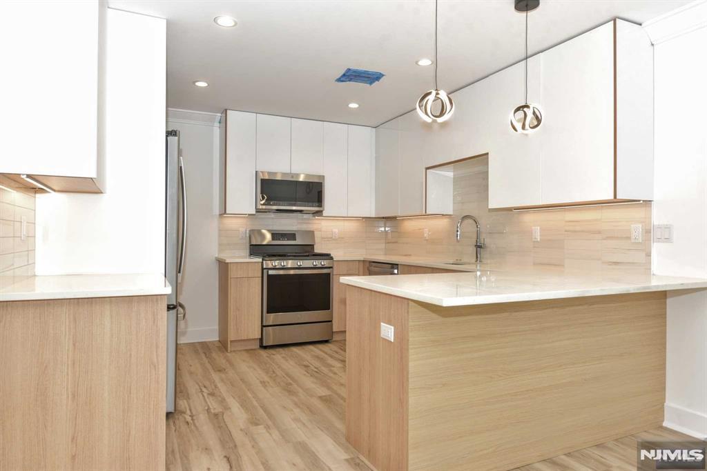 KITCHEN WITH ISLAND SEATING - 234 Rivervale Rd