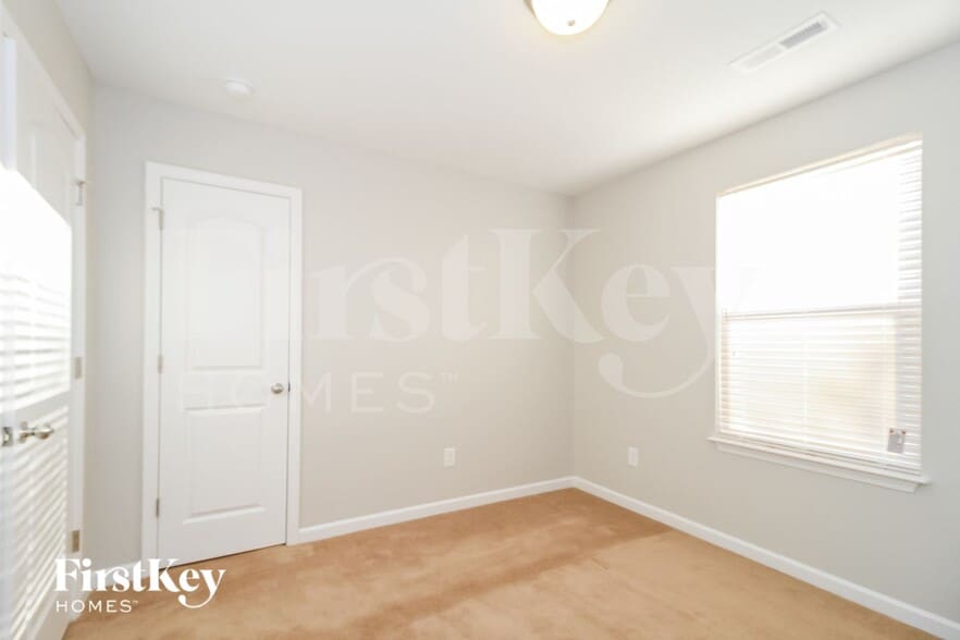 Building Photo - 4360 Oak Pointe Dr