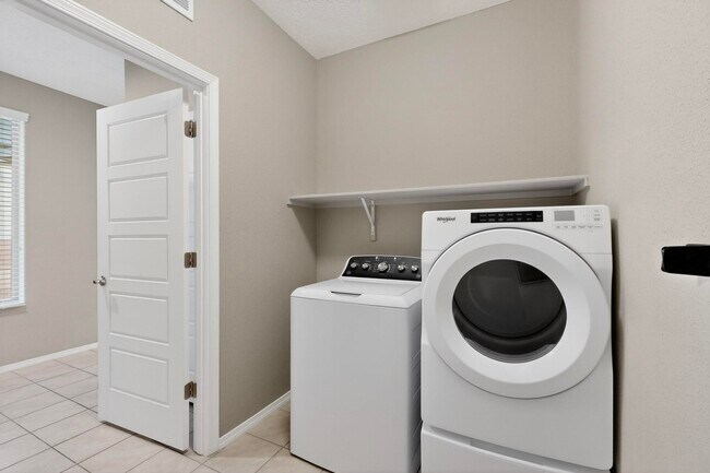 Building Photo - 6322 Vista del Bosque Dr