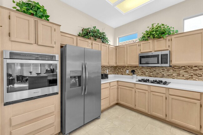 Building Photo - 37468 Westridge Ave