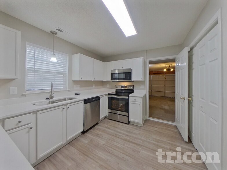 Building Photo - 3341 Braden Dr