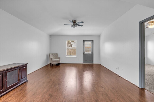 Building Photo - 9327 Delicado Dr