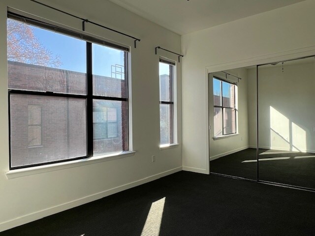 Building Photo - 1326 E Sutter Walk