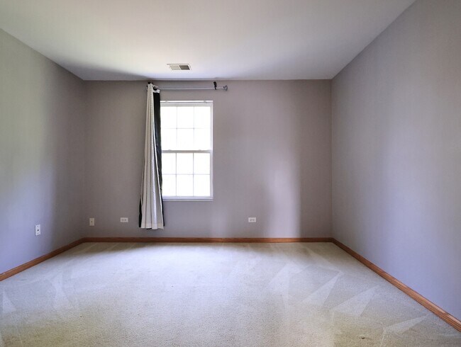 Building Photo - 2607 Oak Tree Ln