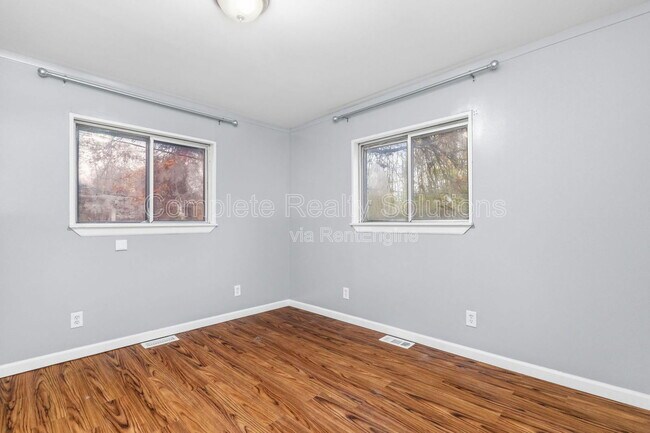 Building Photo - 8235 Albin Ave