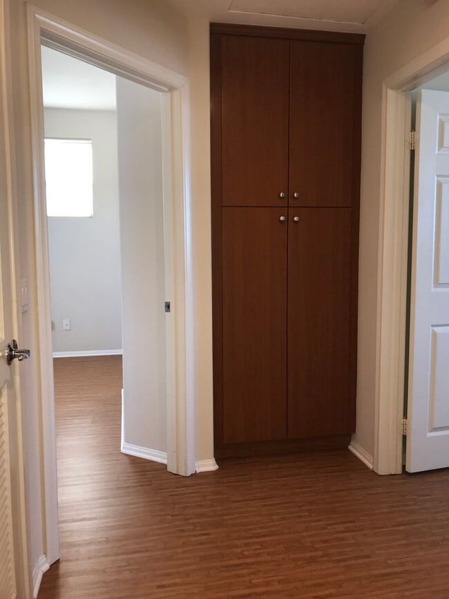 Building Photo - Located in the very popular northwest area...
