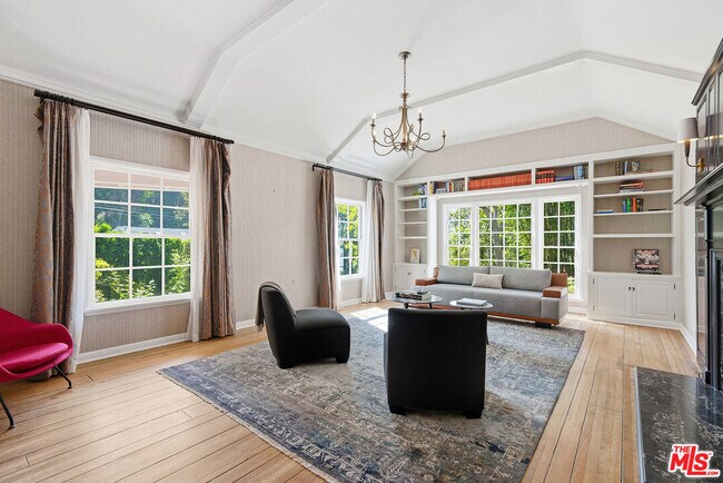 Building Photo - 9305 Hazen Dr