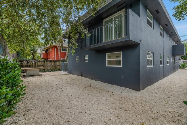 Primary Photo - 421 SW 9th St