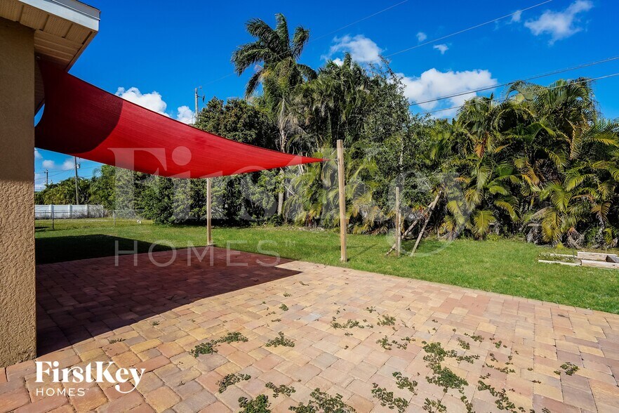 Building Photo - 631 SW 27th Terrace