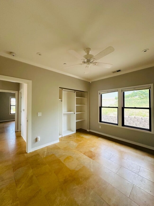 Building Photo - 464 Sonoma Mountain Rd