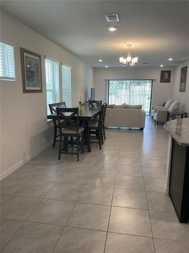 Building Photo - Like New Spacious Home near Lake Nona