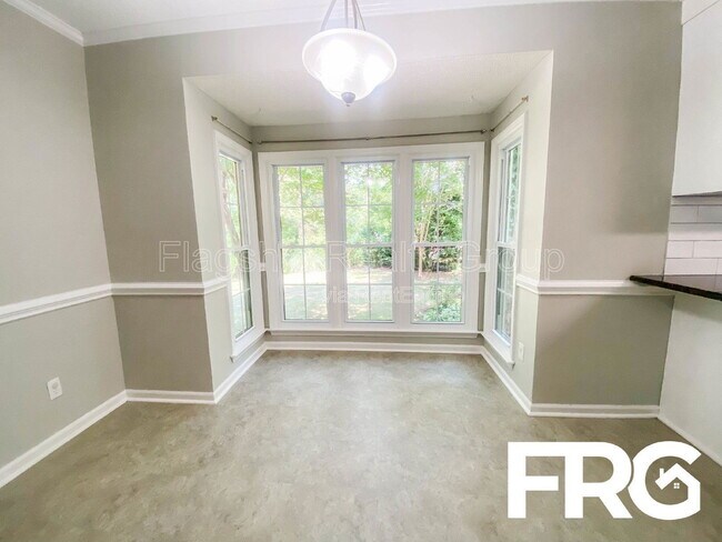 Building Photo - 305 Smith Pl