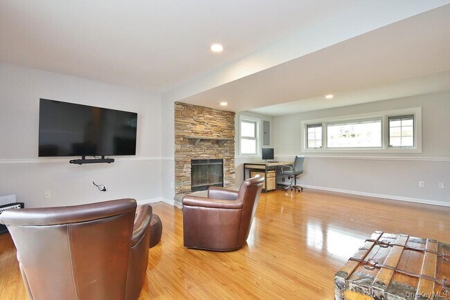 Building Photo - 478 Lake Rd