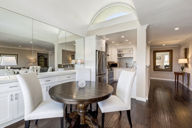 Building Photo - 11789 Montana Ave