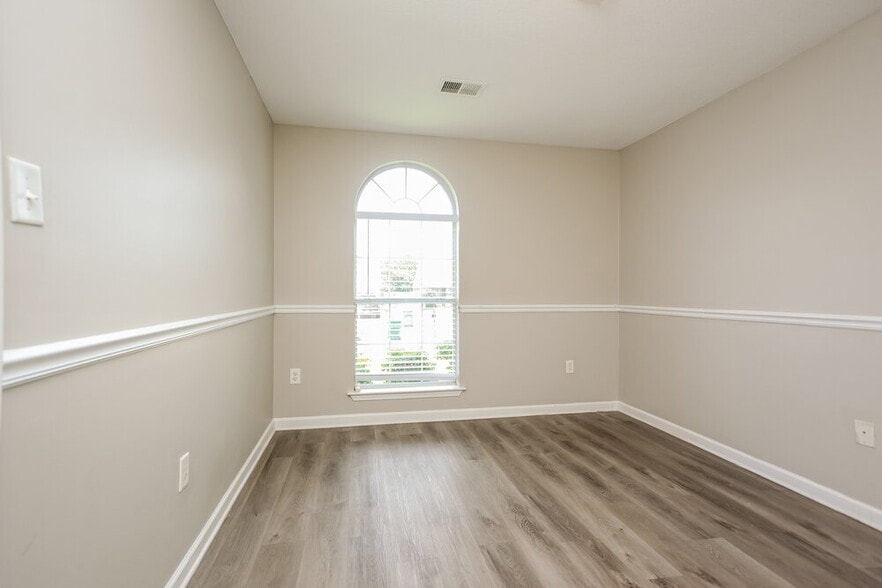 Building Photo - 1657 Madison Cove E