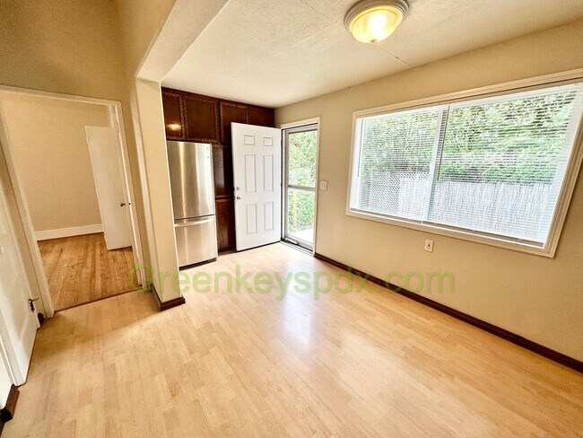 Building Photo - 3-Bedroom, 2-Bathroom House with Attached Garage and Workshop Near Belmont and SE 45th