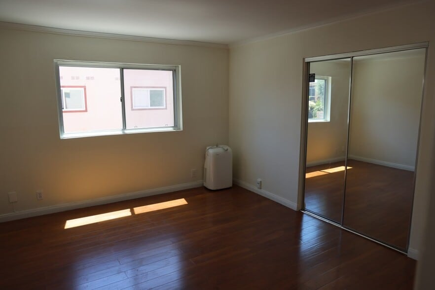 Building Photo - 5403 Newcastle Ave