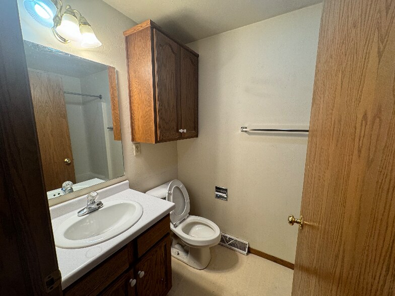 Building Photo - 706 Parkview Rd