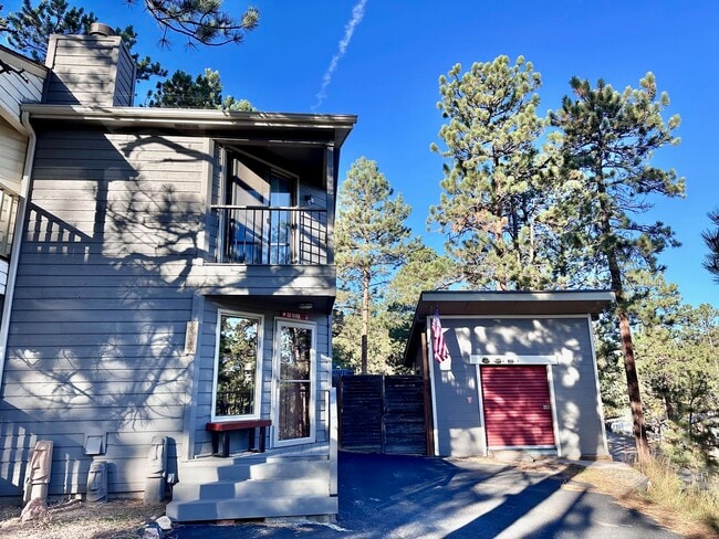 House entrance/ Shed - 3037 Forest Way
