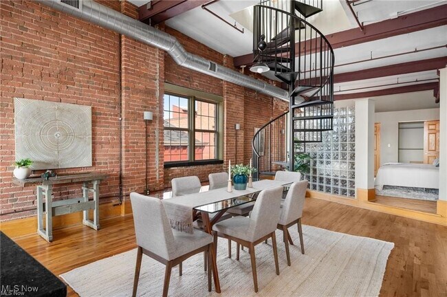 Building Photo - 1667 E 40th St