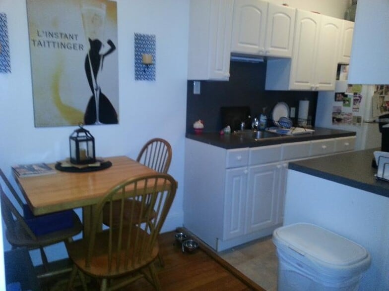 Building Photo - 121 Park Dr