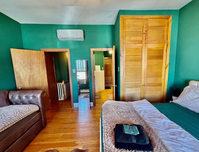 Building Photo - SPACIOUS & MODERN 3 BED/2.5 BA HOUSE w/ AC-Inlaid HARDWOOD Flooring-WASHER/DRYER & Rear PATIO in ...