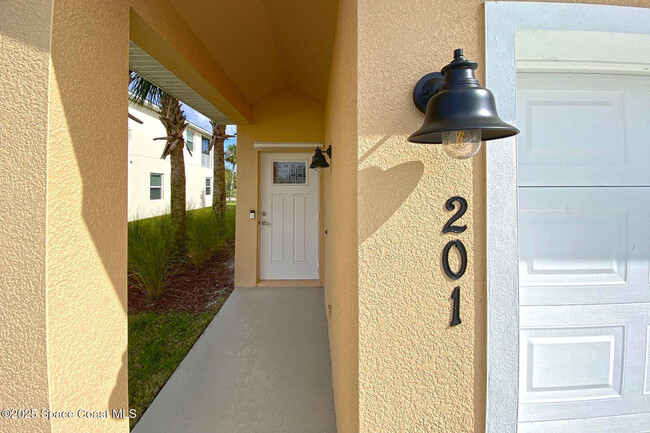 Building Photo - 3951 Playa Del Sol Dr